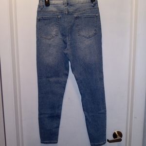 RIPPED SKINNY JEANS SIZE 7/28 PRELOVED EXCELLENT CONDITION